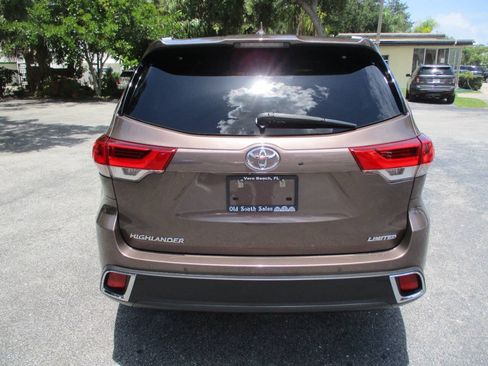 Used 2018 Toyota Highlander Limited FWD image 8