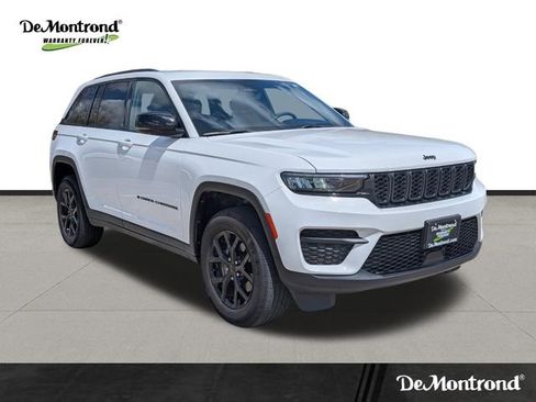 Used 2024 Jeep Grand Cherokee Altitude image 3