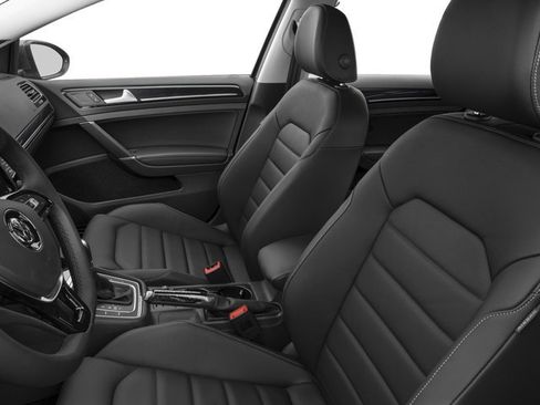 Used 2017 Volkswagen Golf S FWD image 9