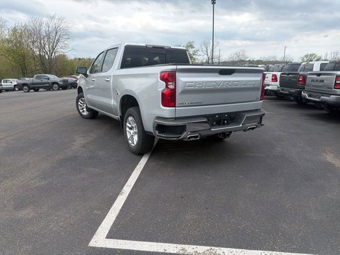 Used 2022 Chevrolet Silverado 1500 LT w/ Z71 Off-Road Package AWD/4WD image 5