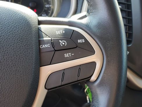 Used 2015 Jeep Cherokee Sport FWD image 13