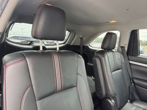Used 2019 Toyota Highlander SE w/ Nightshade Edition FWD image 28