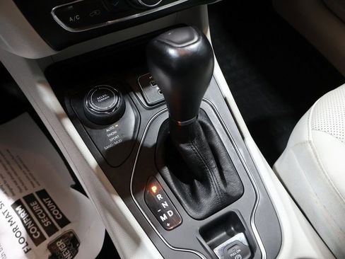 Used 2022 Jeep Cherokee Latitude Lux w/ Mopar Interior Package image 34