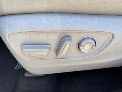 Used 2022 Toyota Highlander Limited FWD image 28