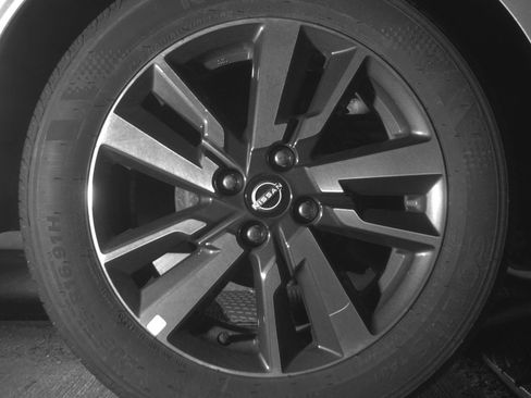 Used 2025 Nissan Versa SV FWD image 18