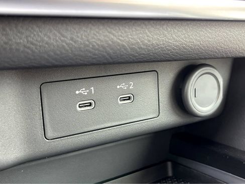 Used 2025 Nissan Rogue SV FWD image 28