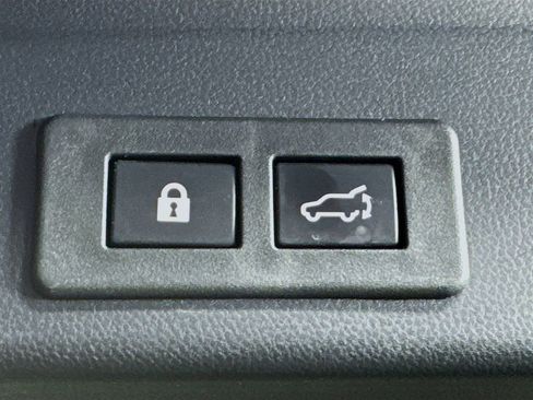 Used 2022 Subaru Ascent Limited w/ Technology Package image 32