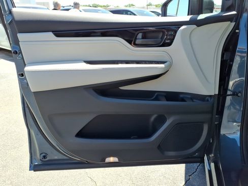 New 2026 Honda Odyssey Touring image 13