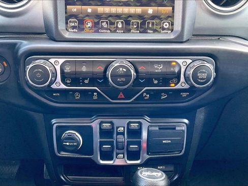Used 2019 Jeep Wrangler Unlimited Sahara AWD/4WD image 32
