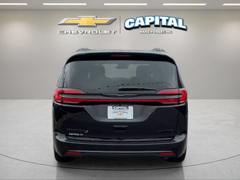 Used 2026 Chrysler Pacifica Limited w/ S Appearance Package FWD image 4