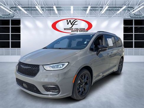 Used 2025 Chrysler Pacifica Limited FWD image 7
