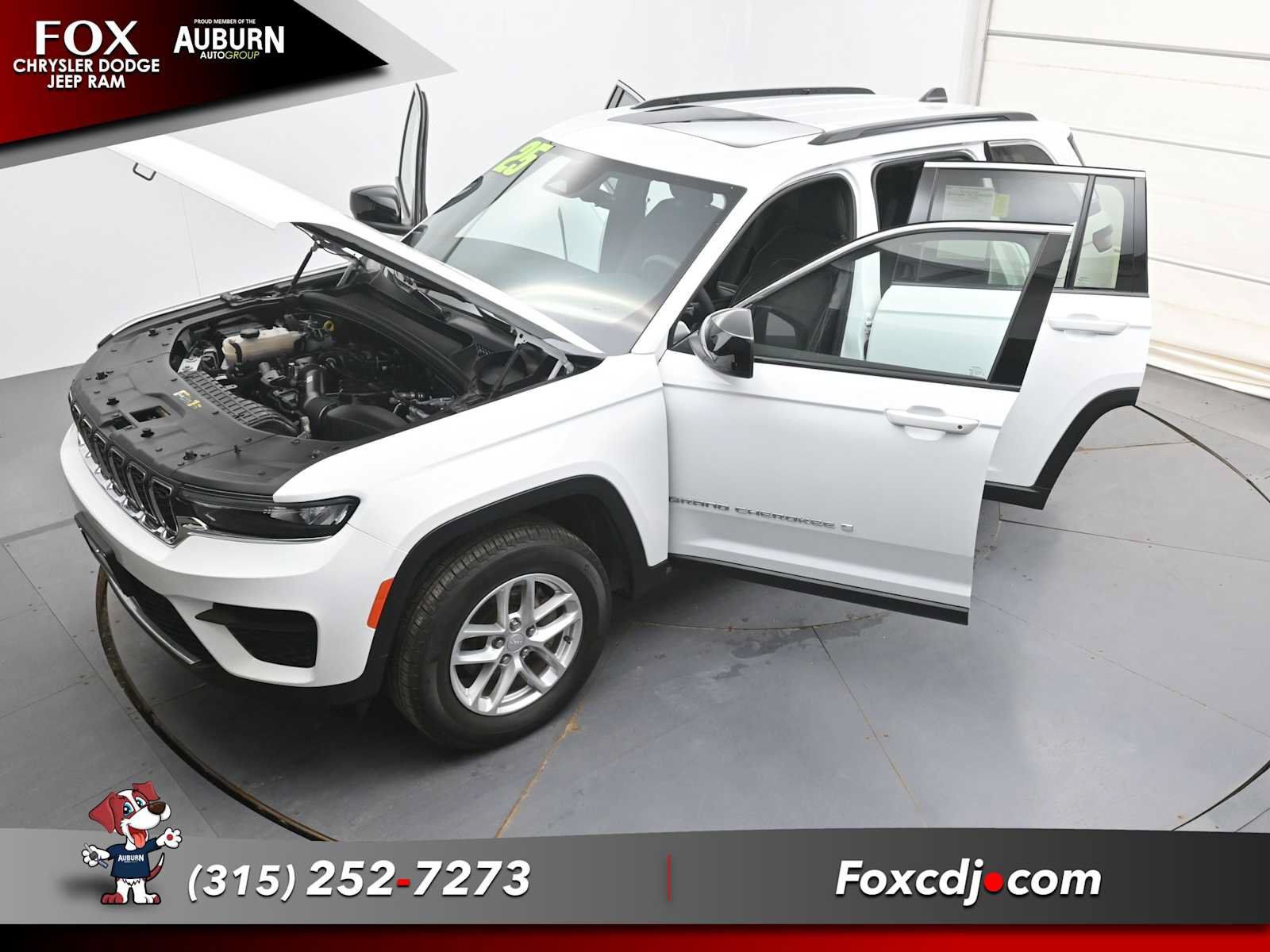 Used 2025 Jeep Grand Cherokee Laredo X w/ Luxury Tech Group I AWD/4WD image 38