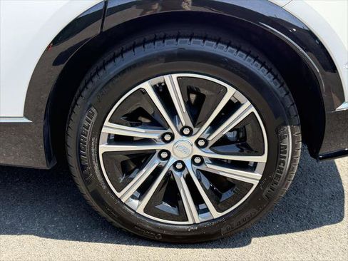 Used 2025 Cadillac Lyriq Luxury AWD/4WD image 10