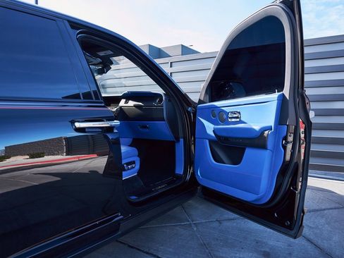 Used 2021 Rolls-Royce Cullinan Black Badge image 25