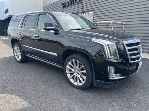 Used 2017 Cadillac Escalade Premium Luxury image 3