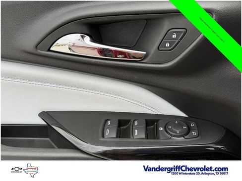 Certified 2025 Chevrolet Trax LT FWD image 24