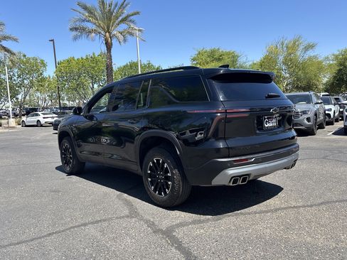 Used 2024 Chevrolet Traverse Z71 AWD/4WD image 3