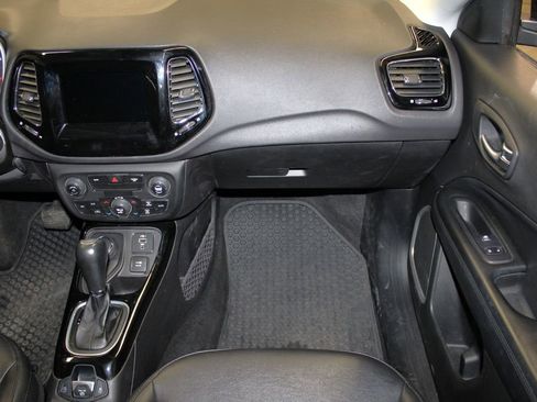 Used 2020 Jeep Compass Latitude image 29