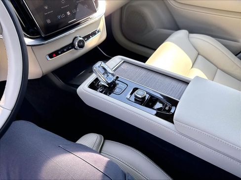 New 2026 Volvo XC90 T8 Ultra w/ Protection Package Premier AWD/4WD image 10