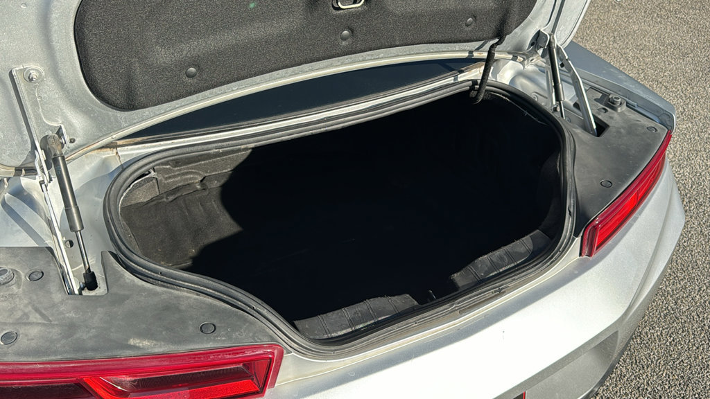Used 2018 Chevrolet Camaro SS RWD image 17