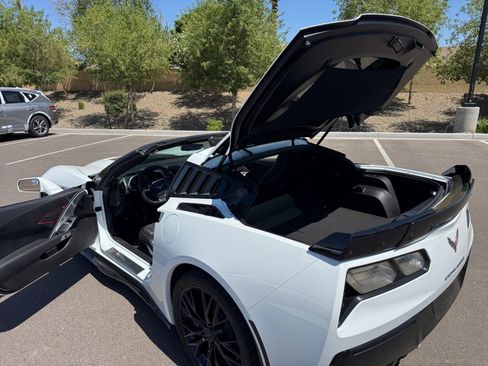 Used 2019 Chevrolet Corvette Stingray Coupe w/ 1LT RWD image 30