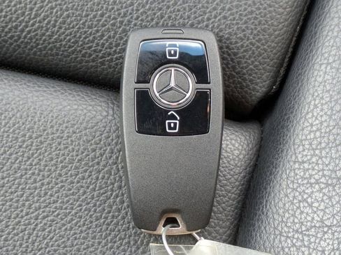 Used 2024 Mercedes-Benz Sprinter 2500 image 33