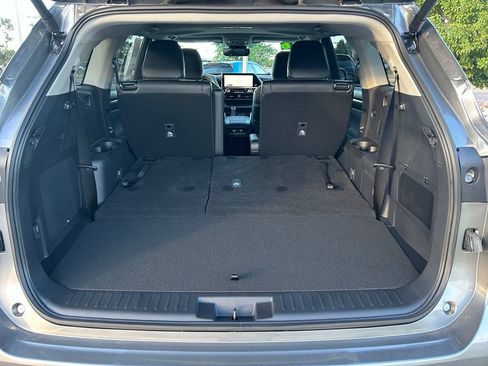 Used 2026 Toyota Highlander Limited AWD/4WD image 24