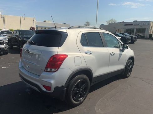 Used 2019 Chevrolet Trax LT w/ LT Convenience Package FWD image 6