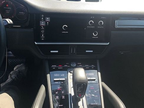Used 2020 Porsche Cayenne image 6
