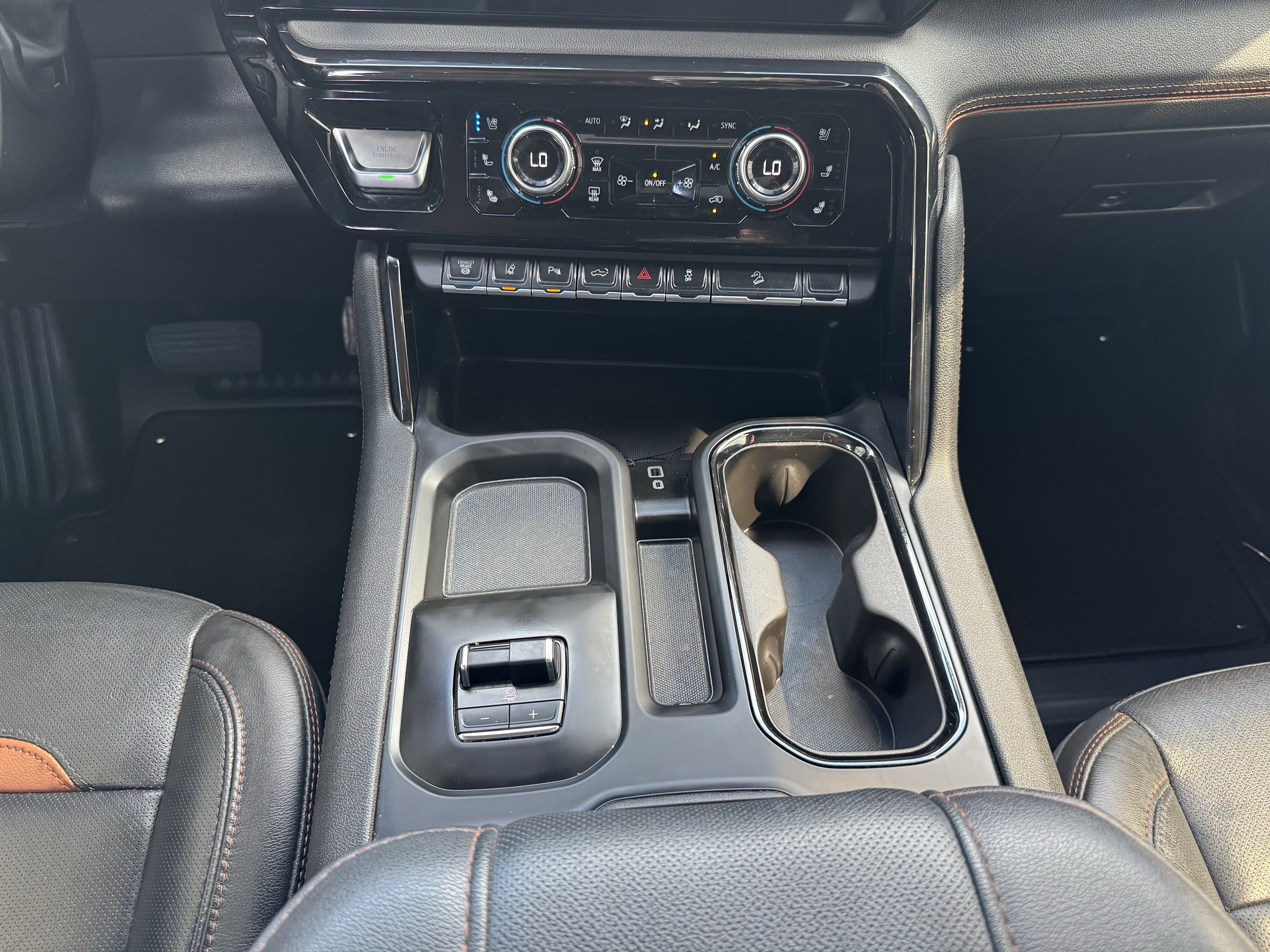 Used 2024 GMC Sierra 2500 AT4 w/ AT4 Premium Plus Package AWD/4WD image 27