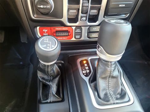 New 2025 Jeep Wrangler Unlimited Rubicon w/ XTREMEE 35" Tire Package image 16