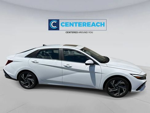 Used 2024 Hyundai Elantra Limited FWD image 3