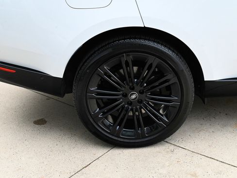 Used 2025 Land Rover Range Rover SE AWD/4WD image 11