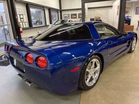 Used 2004 Chevrolet Corvette Coupe w/ Preferred Equipment Group image 14