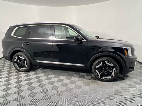 New 2025 Kia Telluride EX w/ EX Captain's Chair Package image 2
