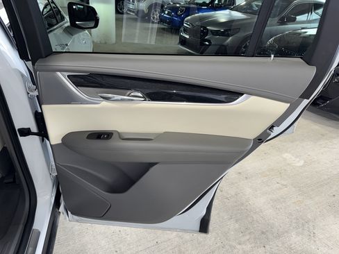Used 2023 Cadillac XT6 Premium Luxury AWD/4WD image 11