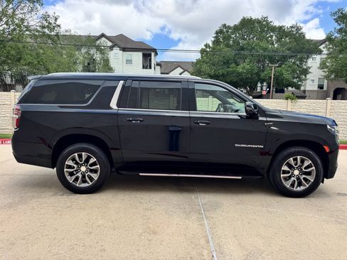 Used 2022 Chevrolet Suburban LT w/ Luxury Package RWD image 6