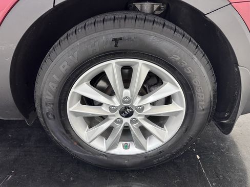 Used 2019 Kia Sorento LX image 19