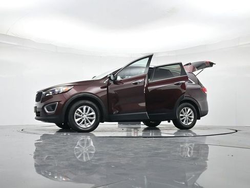 Used 2018 Kia Sorento LX image 54