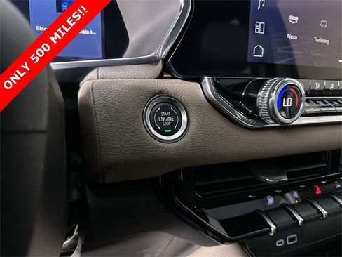 Used 2025 GMC Canyon Denali image 17