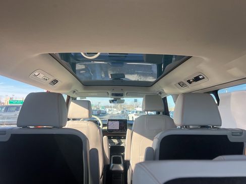 New 2025 Volkswagen ID. Buzz Pro S Plus image 21