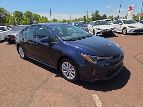 Certified 2025 Toyota Corolla LE w/ LE Premium Package FWD image 1