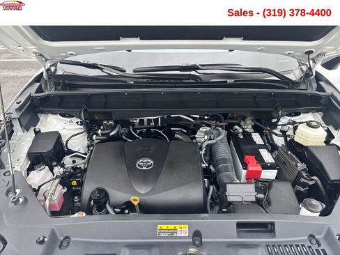 Used 2022 Toyota Highlander XLE AWD/4WD image 21