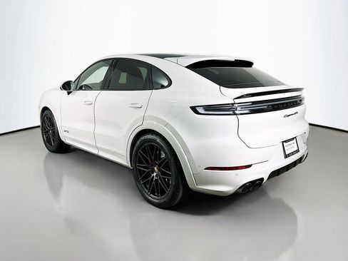 New 2026 Porsche Cayenne GTS image 3
