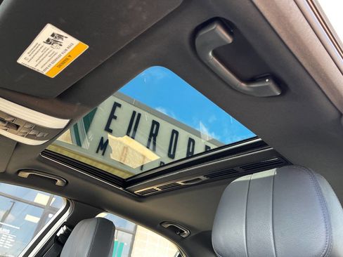 Used 2010 Mercedes-Benz E 550 4MATIC Sedan image 25