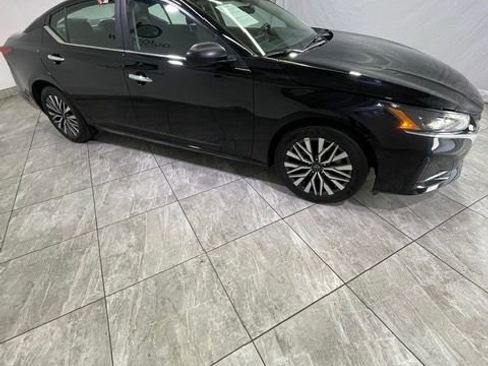 Used 2025 Nissan Altima 2.5 SV image 15