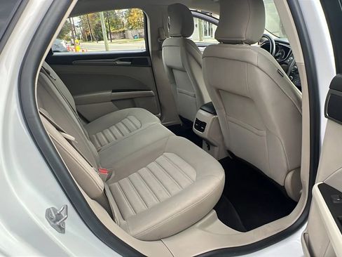 Used 2018 Ford Fusion SE image 28