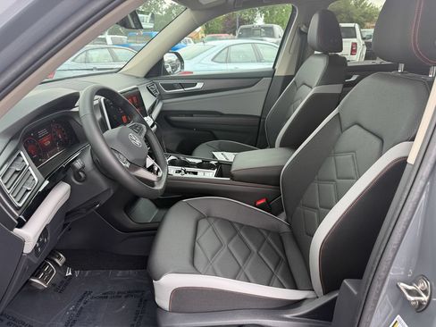 New 2026 Volkswagen Atlas Peak Edition AWD/4WD image 14