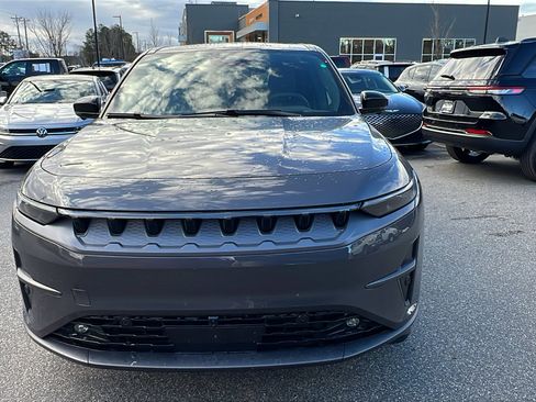 Used 2024 Jeep Wagoneer Launch Edition image 3