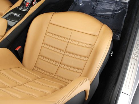 Certified 2023 Ferrari Portofino M RWD image 31